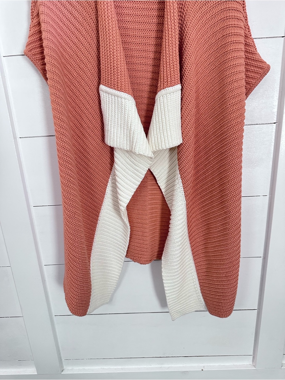 ST. JOHN S cable knit peach-white waterfall open drop sleeve quiet luxury vest - Picture 5 of 13